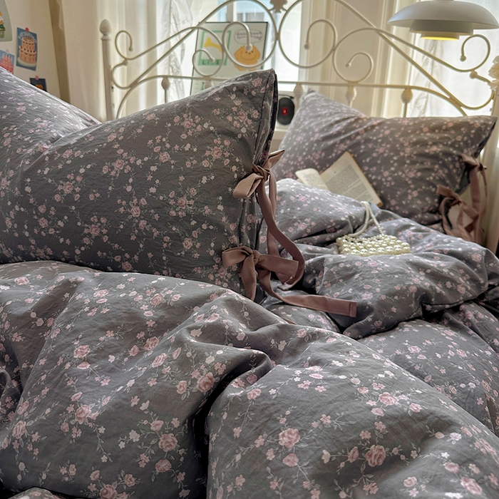 91家纺网 家纺一手货源 找家纺 漫仙阁家纺2025新款蝴蝶结绑带款四件套-碎花系列 冬日恋歌