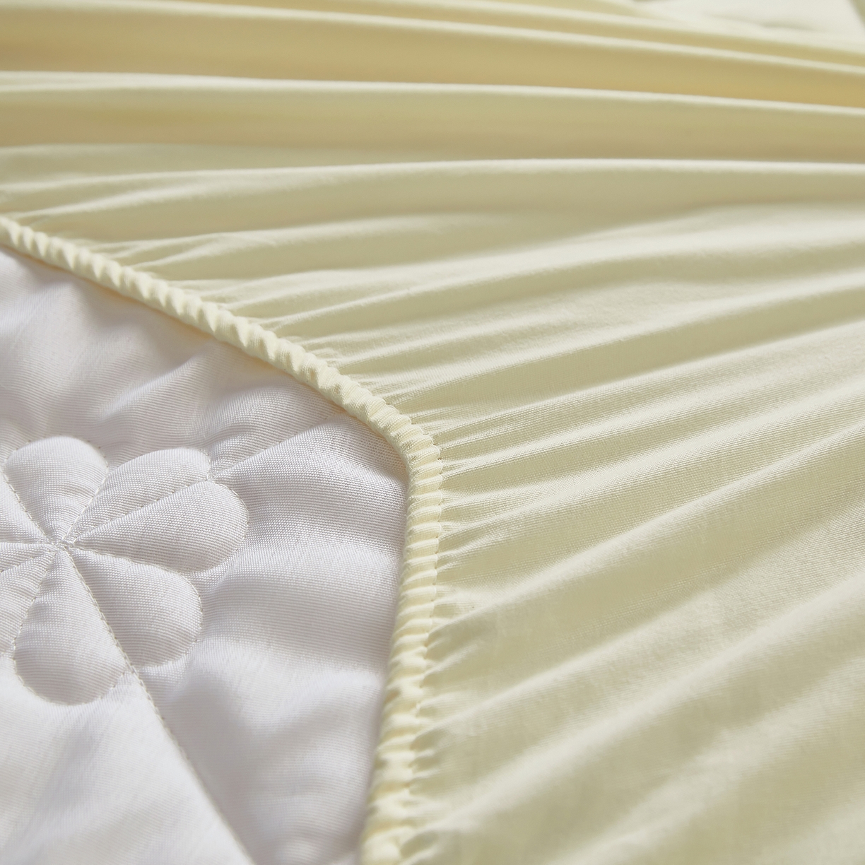 91家纺网 家纺一手货源 找家纺 风蝴蝶 2025新款磨毛夹棉防水床笠跨境电商床垫保护罩隔尿保护套 四叶草-奶咖黄