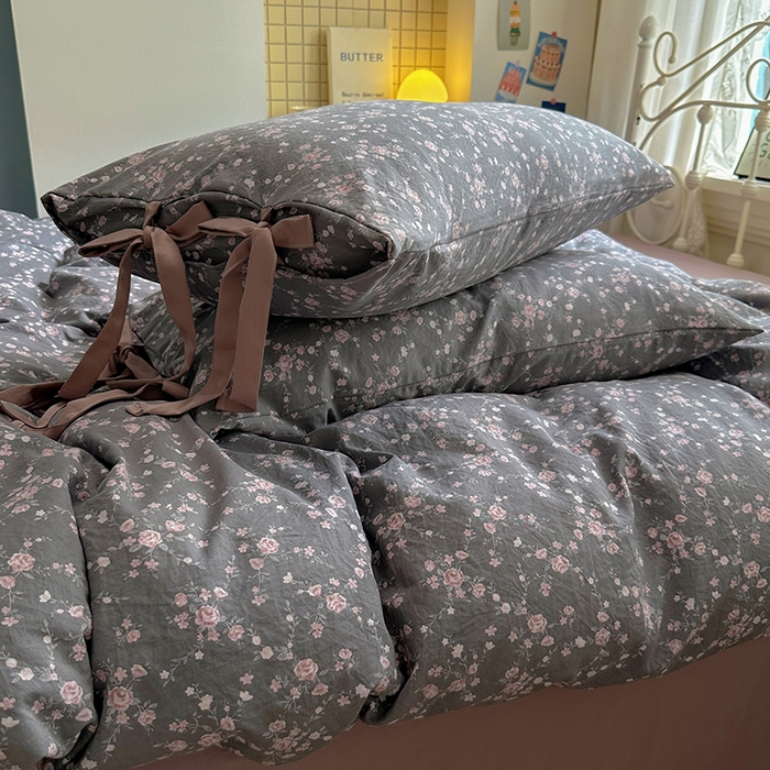 91家纺网 家纺一手货源 找家纺 漫仙阁家纺2025新款蝴蝶结绑带款四件套-碎花系列 冬日恋歌