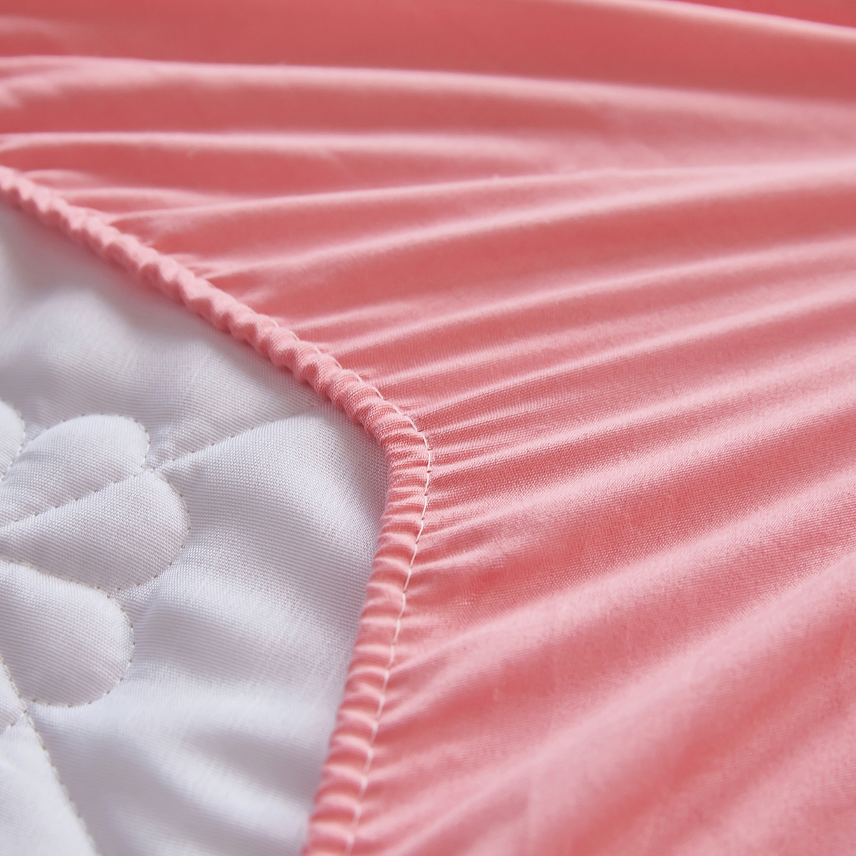 91家纺网 家纺一手货源 找家纺 风蝴蝶 2025新款磨毛夹棉防水床笠跨境电商床垫保护罩隔尿保护套 四叶草-樱花粉