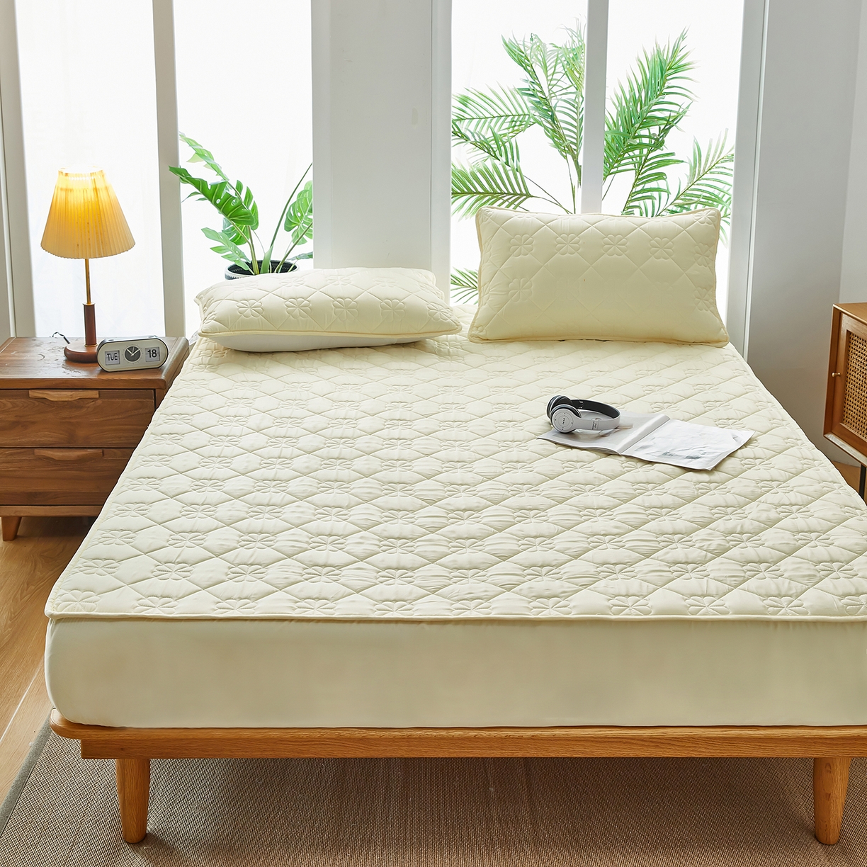 91家纺网 家纺一手货源 找家纺 风蝴蝶 2025新款磨毛夹棉防水床笠跨境电商床垫保护罩隔尿保护套 四叶草-奶咖黄