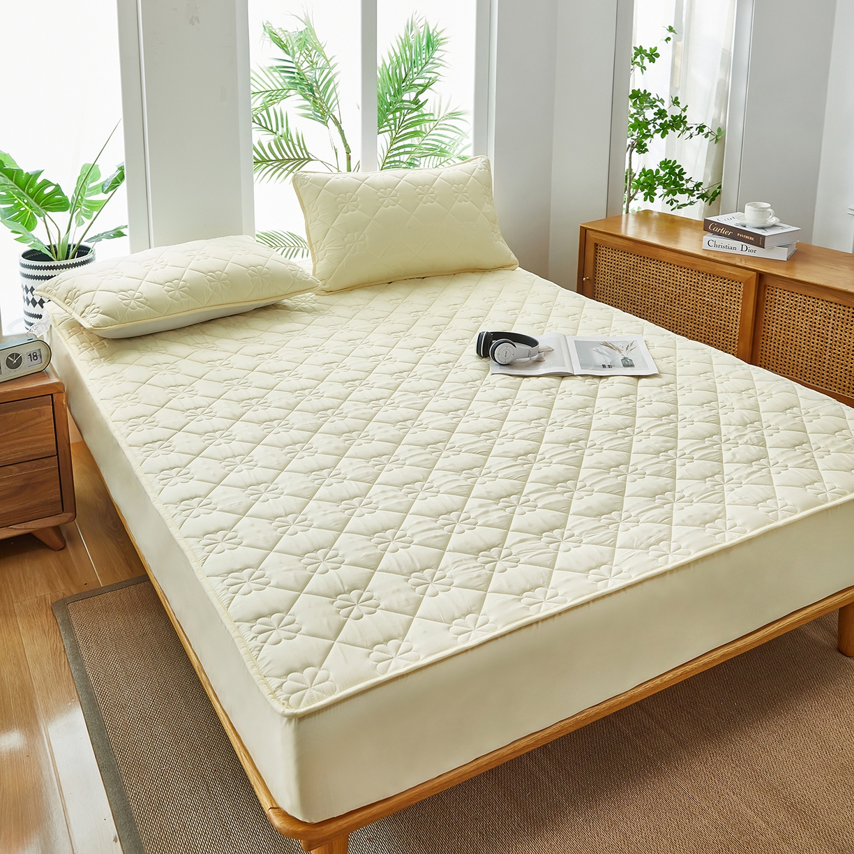 91家纺网 家纺一手货源 找家纺 风蝴蝶 2025新款磨毛夹棉防水床笠跨境电商床垫保护罩隔尿保护套 四叶草-奶咖黄