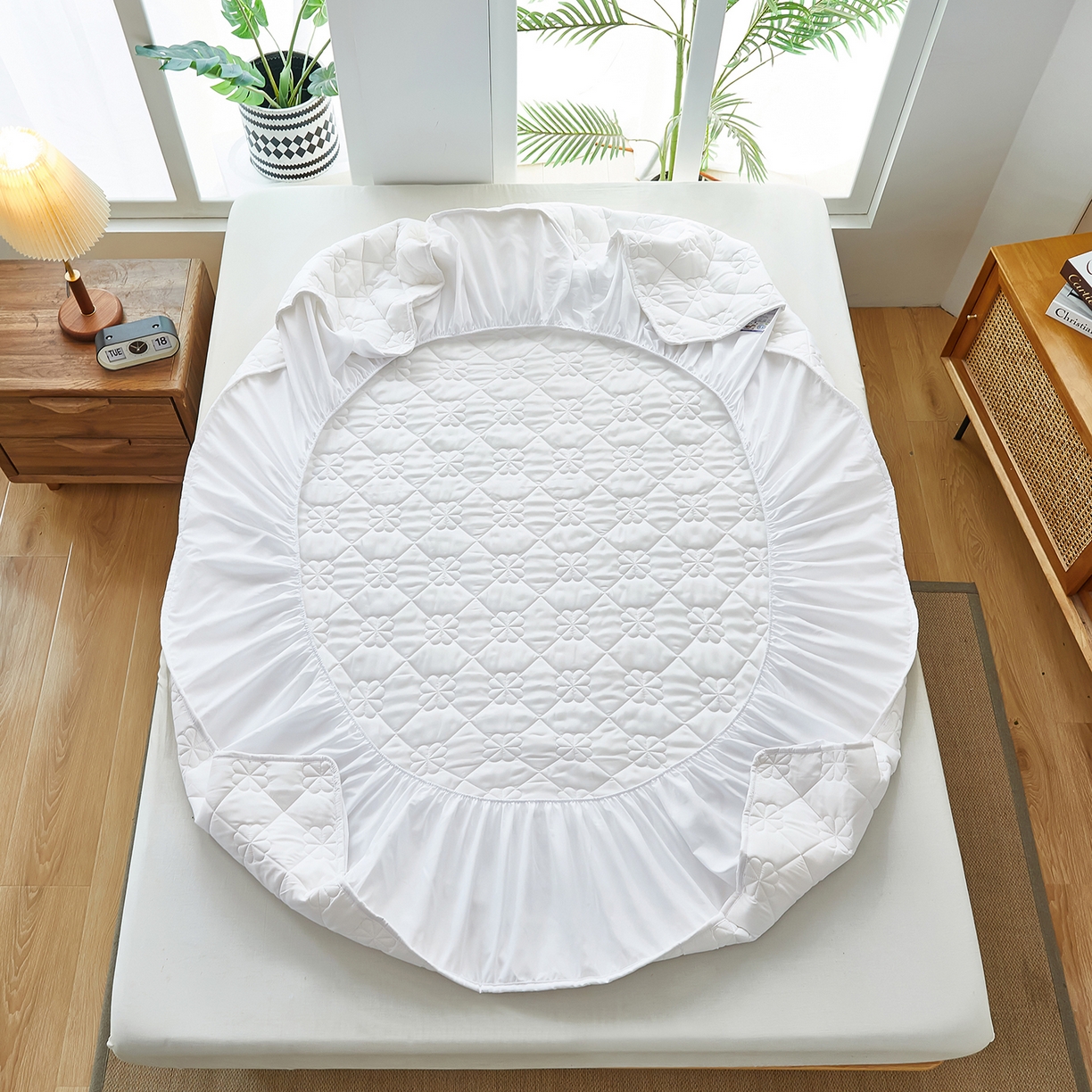 91家纺网 家纺一手货源 找家纺 风蝴蝶 2025新款磨毛夹棉防水床笠跨境电商床垫保护罩隔尿保护套 四叶草-牛奶白