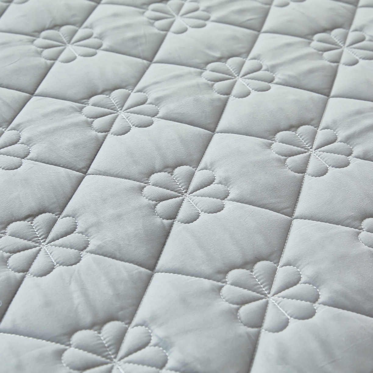 91家纺网 家纺一手货源 找家纺 风蝴蝶 2025新款磨毛夹棉防水床笠跨境电商床垫保护罩隔尿保护套 四叶草-尊贵灰