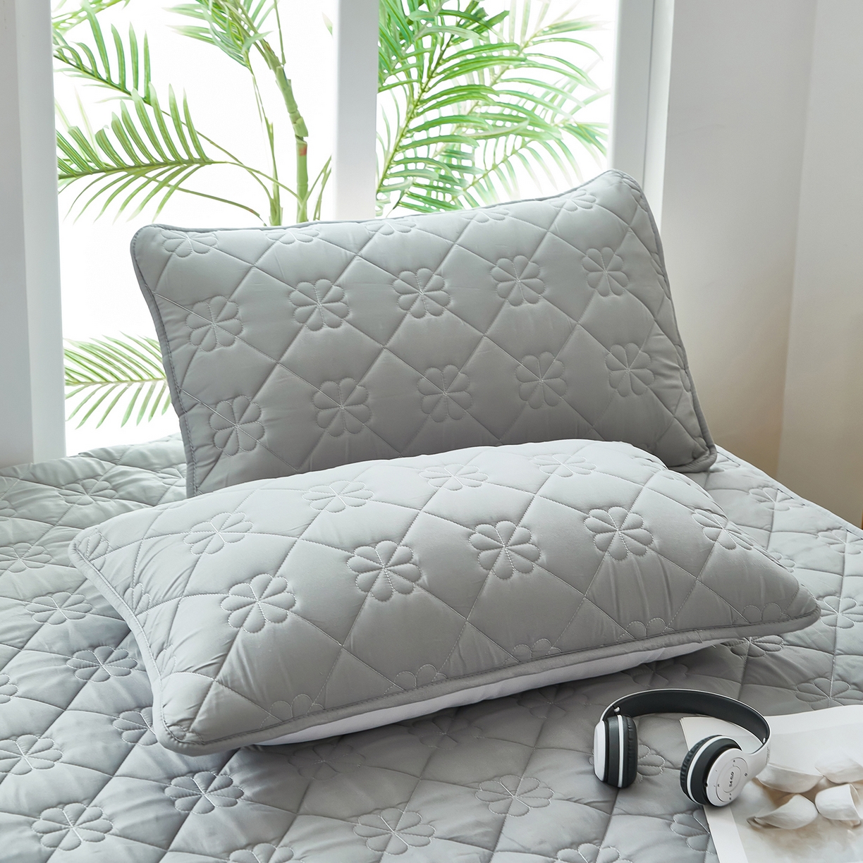 91家纺网 家纺一手货源 找家纺 风蝴蝶 2025新款磨毛夹棉防水床笠跨境电商床垫保护罩隔尿保护套 四叶草-尊贵灰