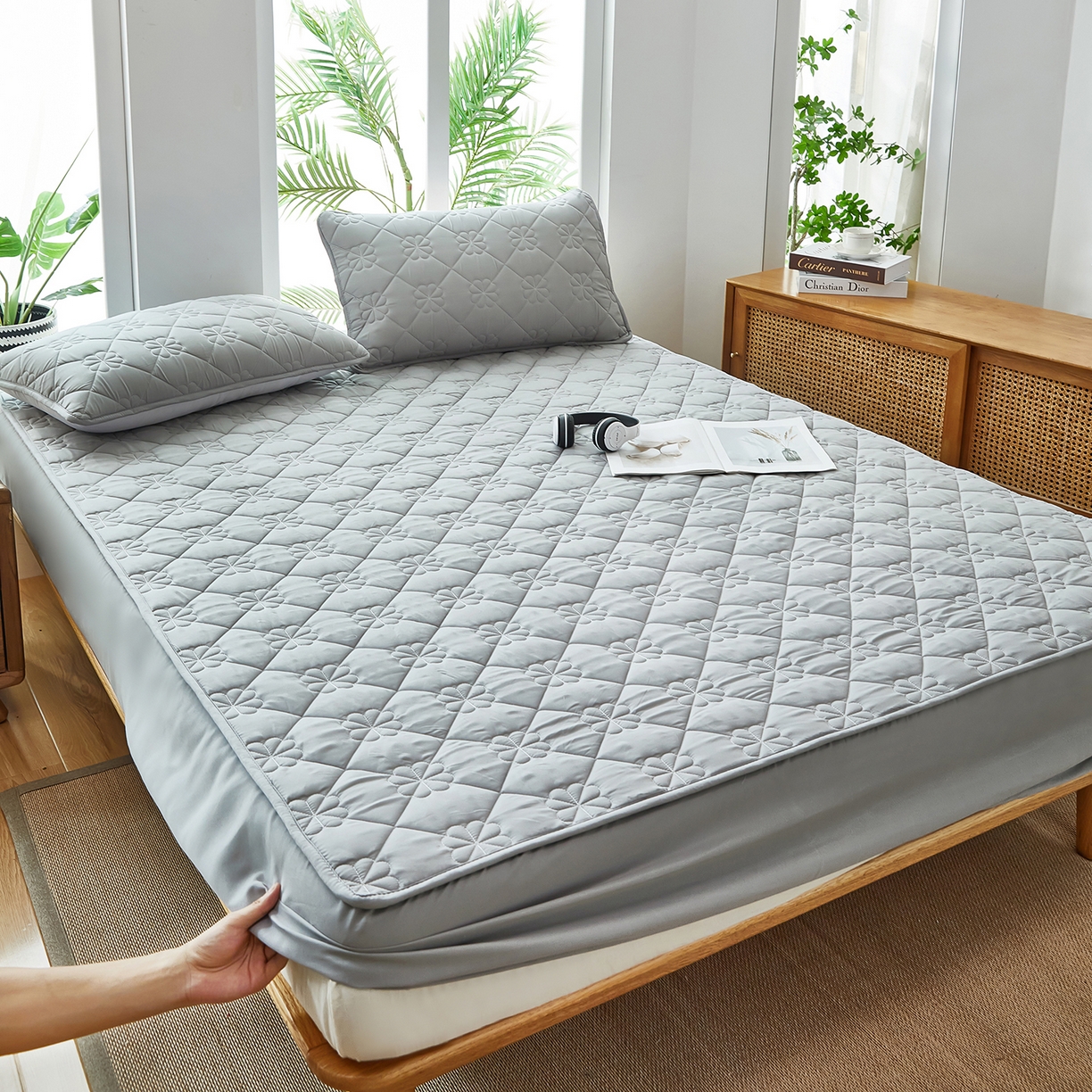 91家纺网 家纺一手货源 找家纺 风蝴蝶 2025新款磨毛夹棉防水床笠跨境电商床垫保护罩隔尿保护套 四叶草-尊贵灰