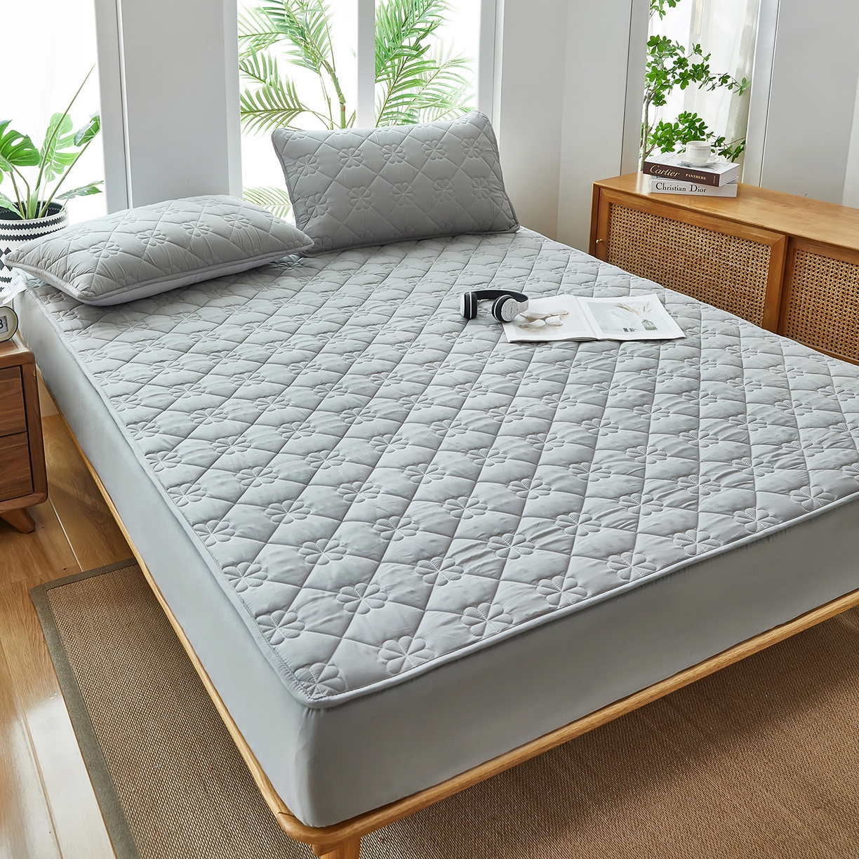 91家纺网 家纺一手货源 找家纺 风蝴蝶 2025新款磨毛夹棉防水床笠跨境电商床垫保护罩隔尿保护套 四叶草-尊贵灰