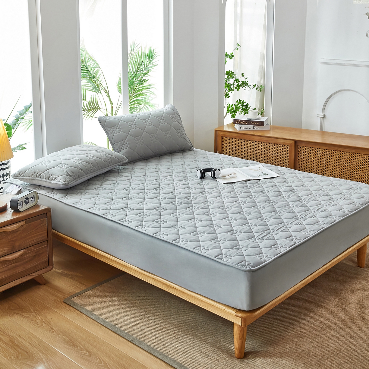 91家纺网 家纺一手货源 找家纺 风蝴蝶 2025新款磨毛夹棉防水床笠跨境电商床垫保护罩隔尿保护套 四叶草-尊贵灰