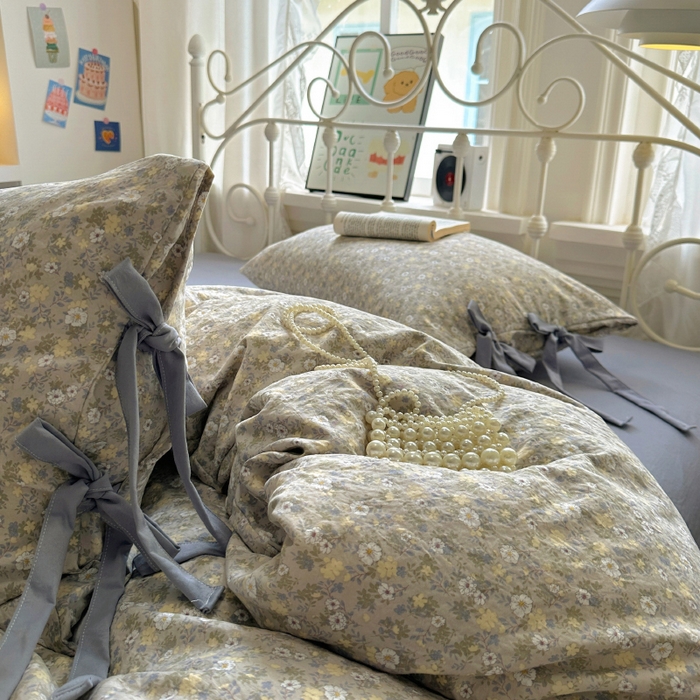 91家纺网 家纺一手货源 找家纺 漫仙阁家纺2025新款蝴蝶结绑带款四件套-碎花系列 小雏菊