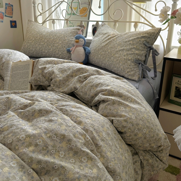 91家纺网 家纺一手货源 找家纺 漫仙阁家纺2025新款蝴蝶结绑带款四件套-碎花系列 小雏菊