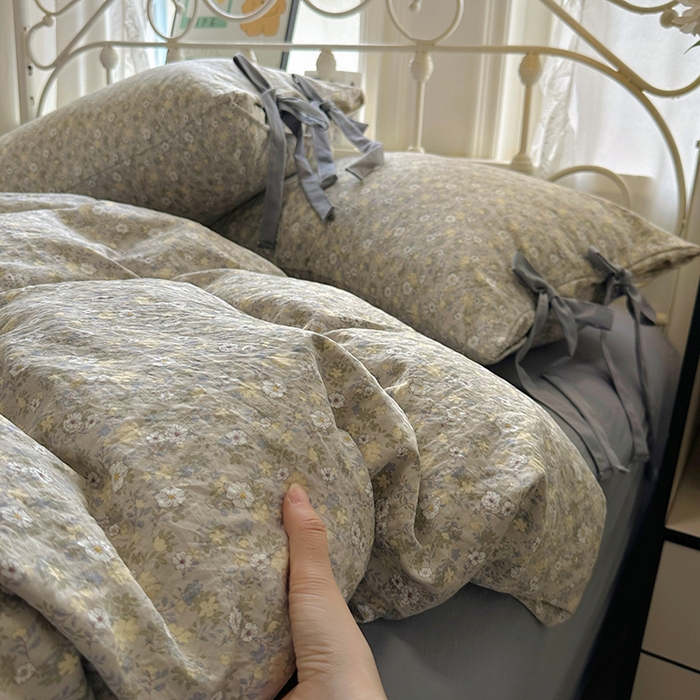 91家纺网 家纺一手货源 找家纺 漫仙阁家纺2025新款蝴蝶结绑带款四件套-碎花系列 小雏菊