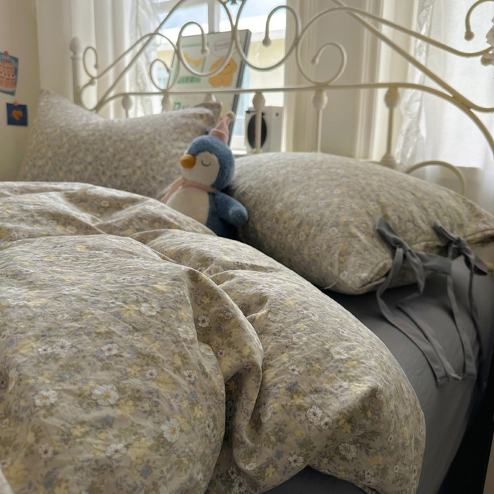 91家纺网 家纺一手货源 找家纺 漫仙阁家纺2025新款蝴蝶结绑带款四件套-碎花系列 小雏菊