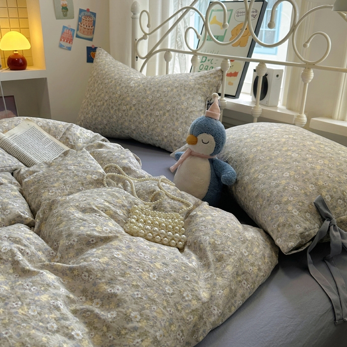 91家纺网 家纺一手货源 找家纺 漫仙阁家纺2025新款蝴蝶结绑带款四件套-碎花系列 小雏菊