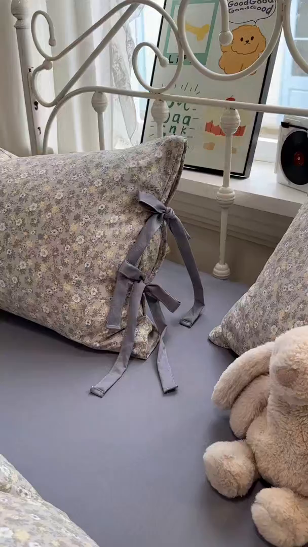 91家纺网 家纺一手货源 找家纺 漫仙阁家纺2025新款蝴蝶结绑带款四件套-碎花系列 小雏菊