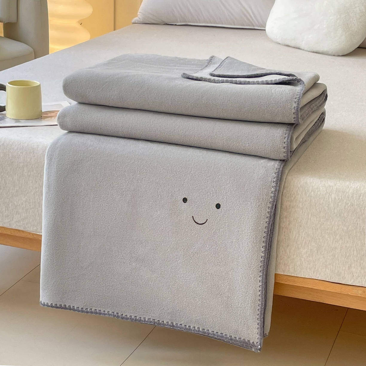 91家纺网 家纺一手货源 找家纺 （总）莱凯家纺 2025新款绵羊绒毛毯系列-笑脸