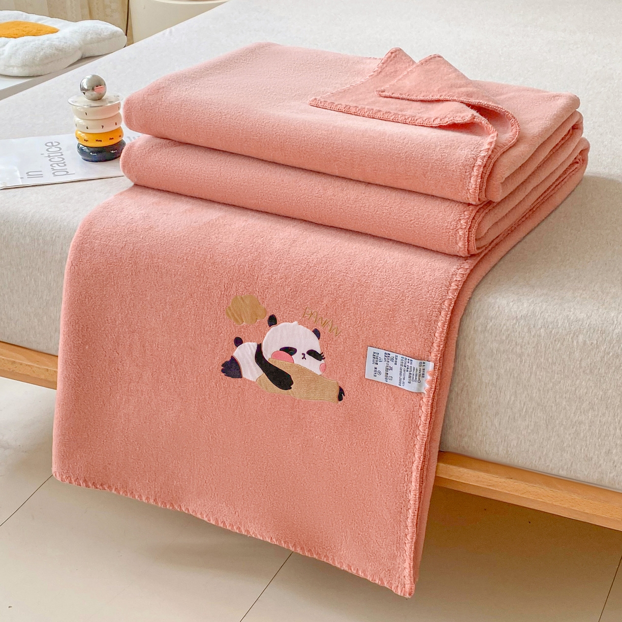 91家纺网 家纺一手货源 找家纺 （总）莱凯家纺 2025新款绵羊绒毛毯系列-熊猫