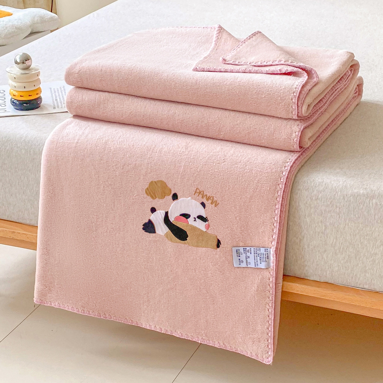 91家纺网 家纺一手货源 找家纺 （总）莱凯家纺 2025新款绵羊绒毛毯系列-熊猫