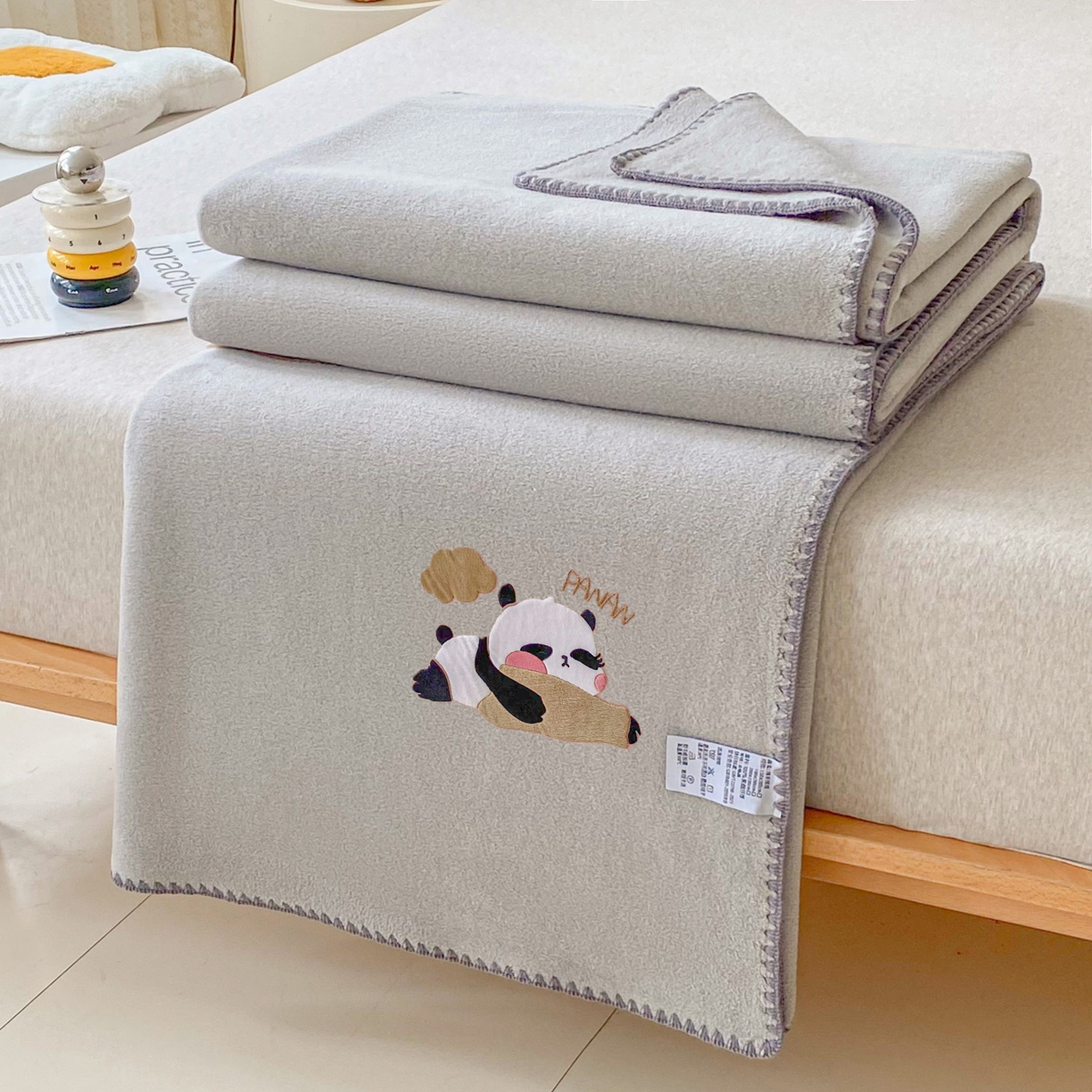 91家纺网 家纺一手货源 找家纺 （总）莱凯家纺 2025新款绵羊绒毛毯系列-熊猫