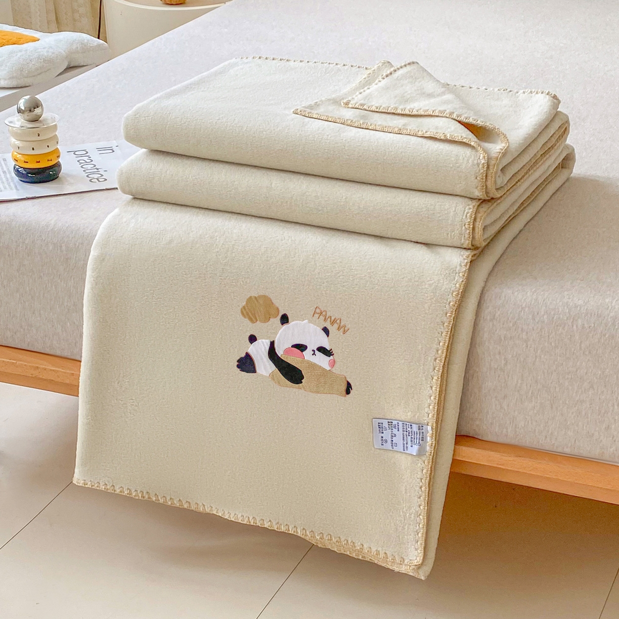 91家纺网 家纺一手货源 找家纺 （总）莱凯家纺 2025新款绵羊绒毛毯系列-熊猫