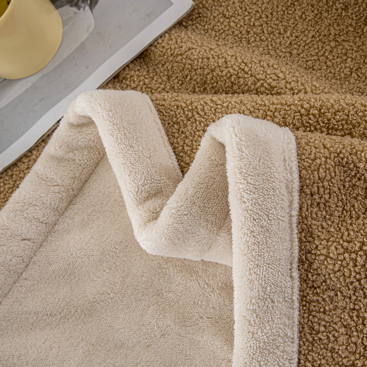 91家纺网 家纺一手货源 找家纺 莱凯家纺 2025新款泰迪绒毛毯系列 泰迪绒-咖色