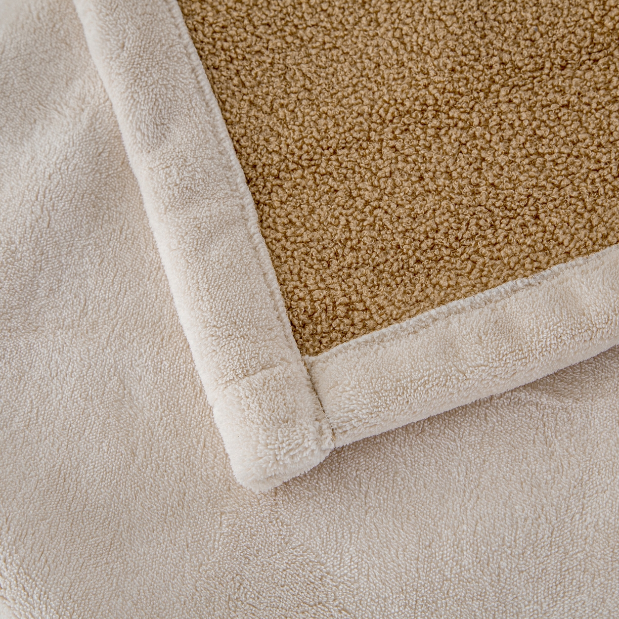 91家纺网 家纺一手货源 找家纺 莱凯家纺 2025新款泰迪绒毛毯系列 泰迪绒-咖色