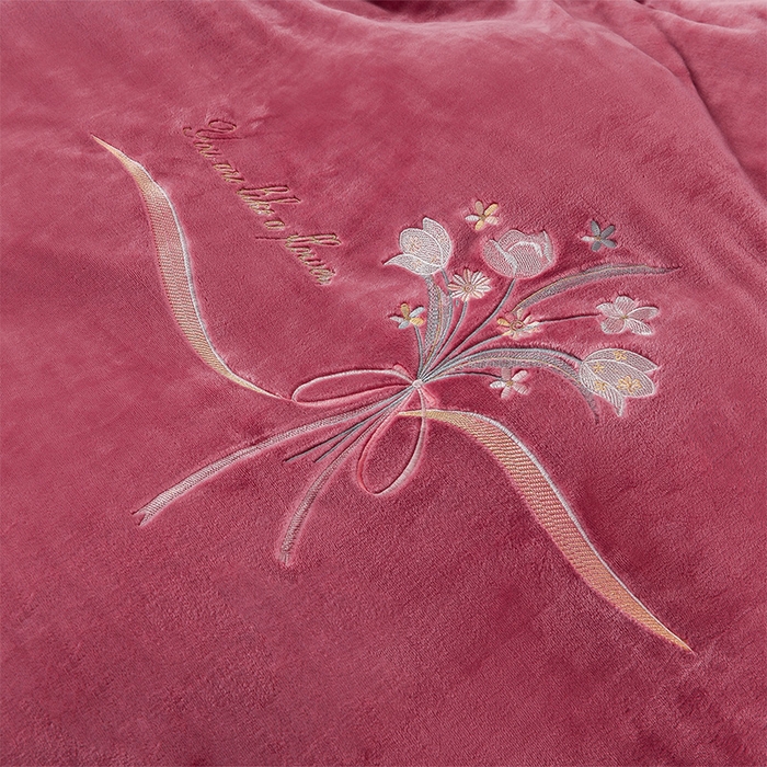 91家纺网 家纺一手货源 找家纺 绣女坊 2025新款高克重牛奶绒刺绣四件套 郁金香-豆沙