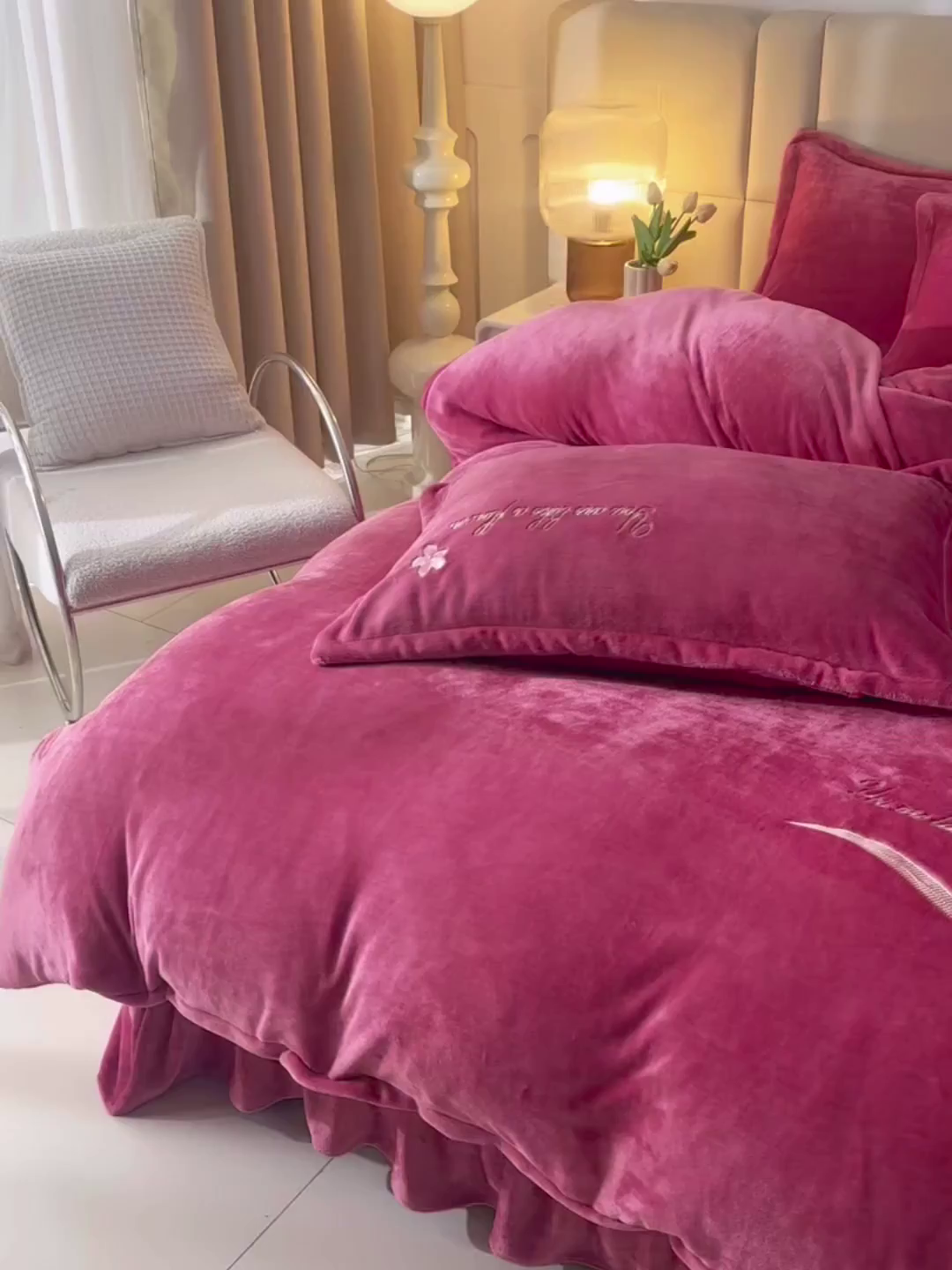 91家纺网 家纺一手货源 找家纺 绣女坊 2025新款高克重牛奶绒刺绣四件套 郁金香-豆沙