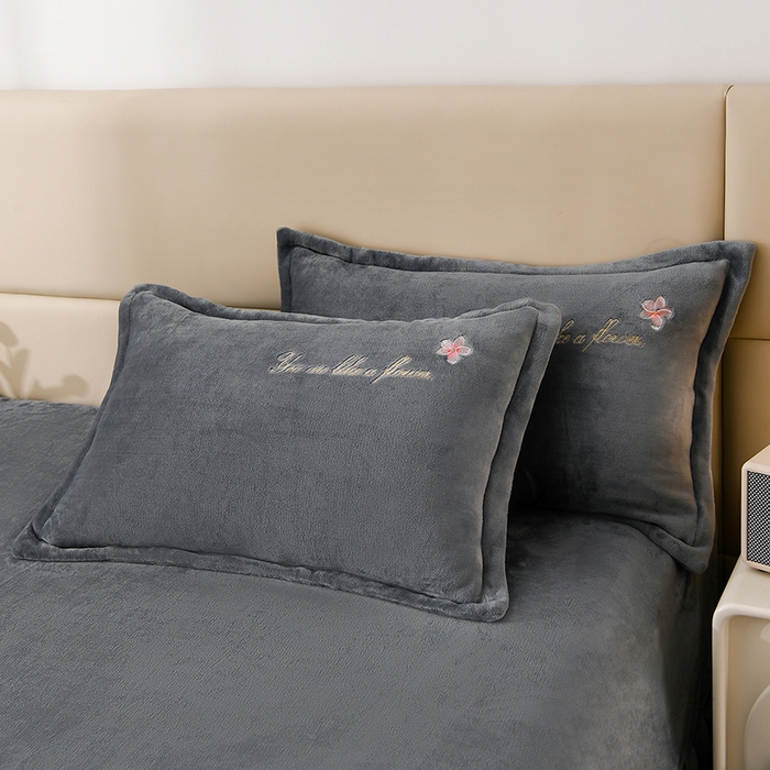 91家纺网 家纺一手货源 找家纺 绣女坊 2025新款高克重牛奶绒刺绣四件套 郁金香-灰