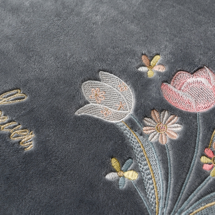 91家纺网 家纺一手货源 找家纺 绣女坊 2025新款高克重牛奶绒刺绣四件套 郁金香-灰