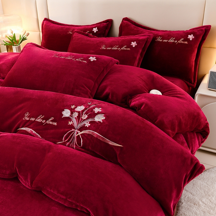 91家纺网 家纺一手货源 找家纺 绣女坊 2025新款高克重牛奶绒刺绣四件套 郁金香-酒红