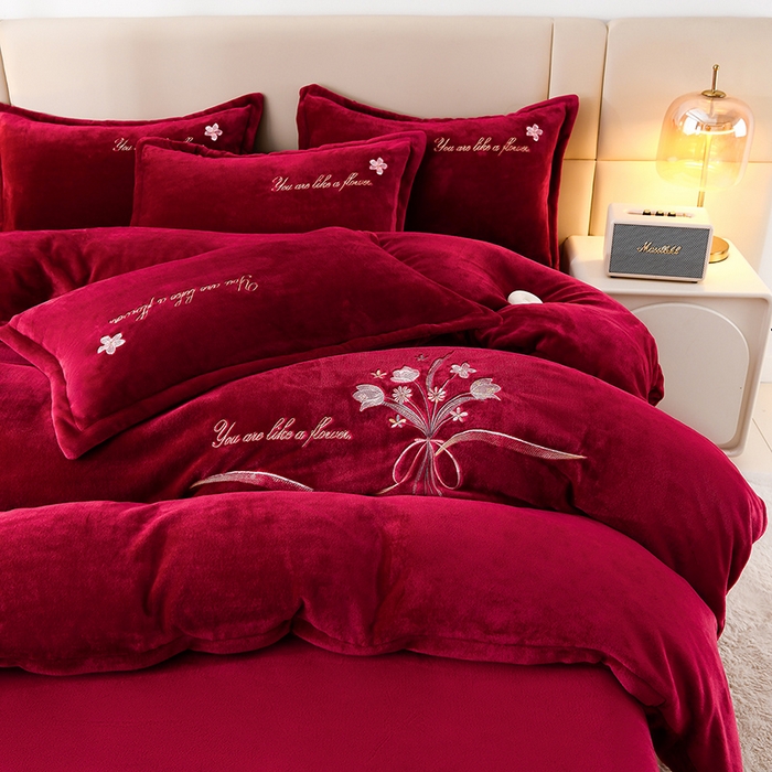 91家纺网 家纺一手货源 找家纺 绣女坊 2025新款高克重牛奶绒刺绣四件套 郁金香-酒红