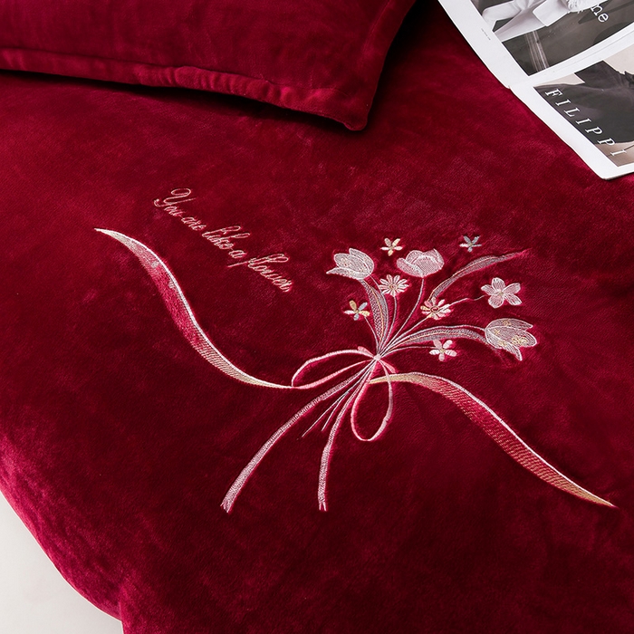 91家纺网 家纺一手货源 找家纺 绣女坊 2025新款高克重牛奶绒刺绣四件套 郁金香-酒红