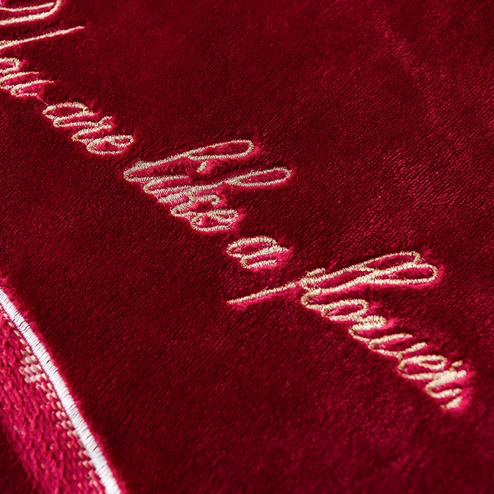 91家纺网 家纺一手货源 找家纺 绣女坊 2025新款高克重牛奶绒刺绣四件套 郁金香-酒红