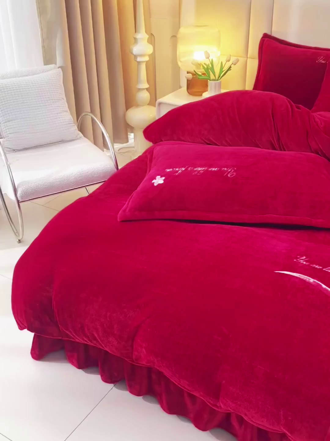 91家纺网 家纺一手货源 找家纺 绣女坊 2025新款高克重牛奶绒刺绣四件套 郁金香-酒红