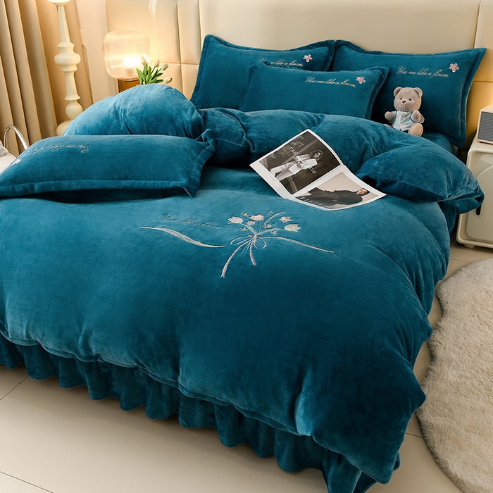 91家纺网 家纺一手货源 找家纺 绣女坊 2025新款高克重牛奶绒刺绣四件套 郁金香-孔雀蓝