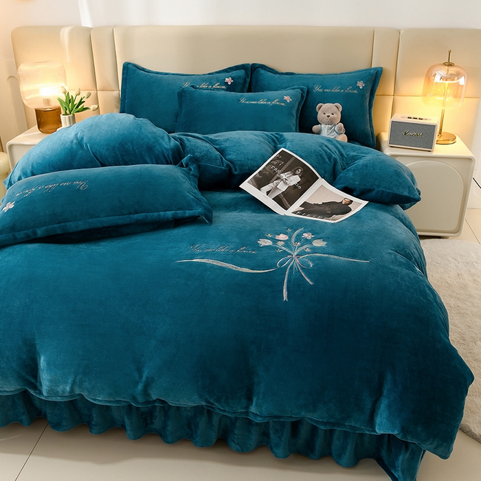 91家纺网 家纺一手货源 找家纺 绣女坊 2025新款高克重牛奶绒刺绣四件套 郁金香-孔雀蓝