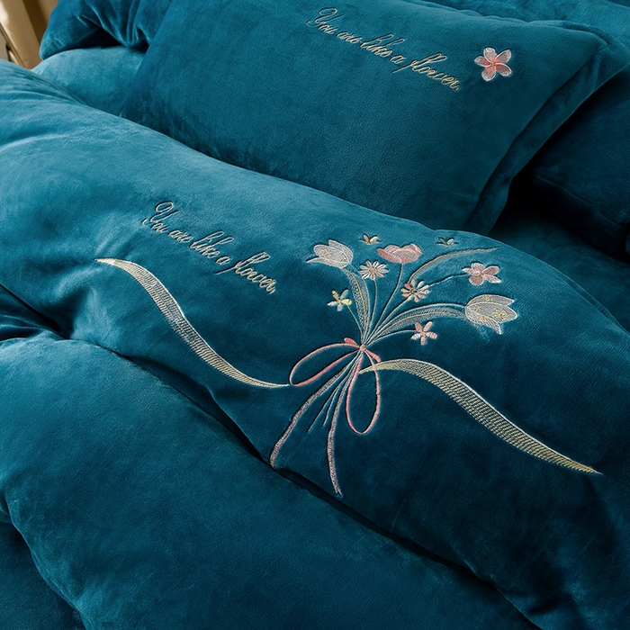 91家纺网 家纺一手货源 找家纺 绣女坊 2025新款高克重牛奶绒刺绣四件套 郁金香-孔雀蓝