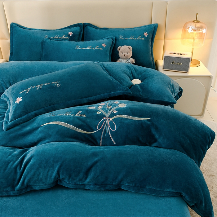 91家纺网 家纺一手货源 找家纺 绣女坊 2025新款高克重牛奶绒刺绣四件套 郁金香-孔雀蓝