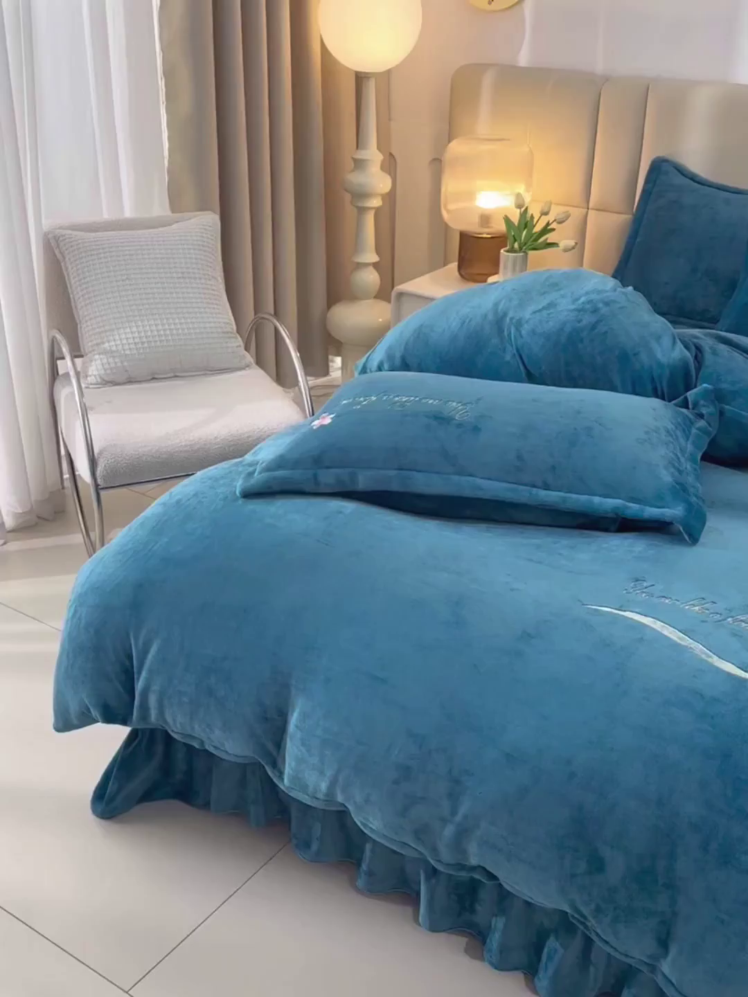 91家纺网 家纺一手货源 找家纺 绣女坊 2025新款高克重牛奶绒刺绣四件套 郁金香-孔雀蓝