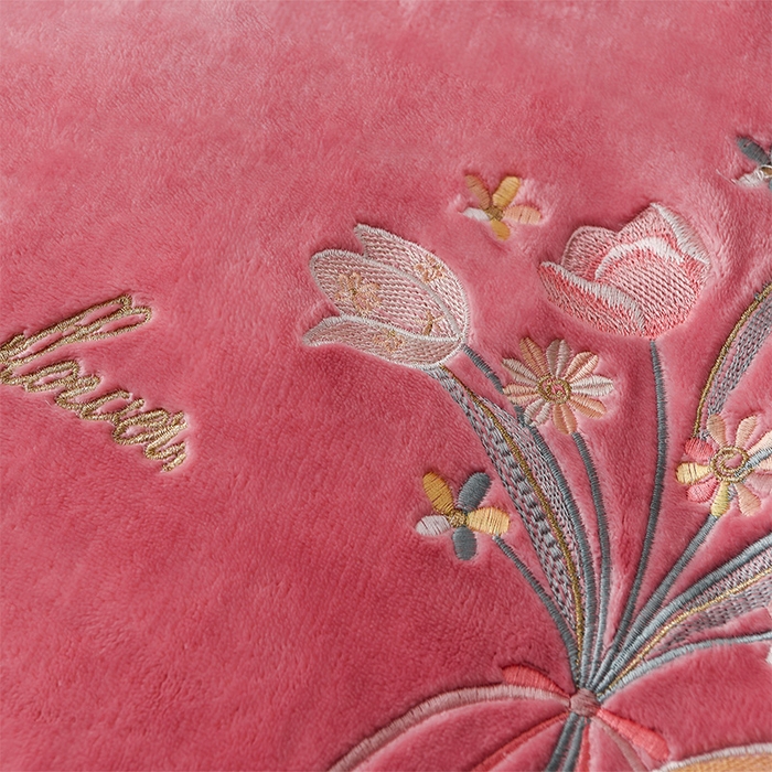 91家纺网 家纺一手货源 找家纺 绣女坊 2025新款高克重牛奶绒刺绣四件套 郁金香-玫粉