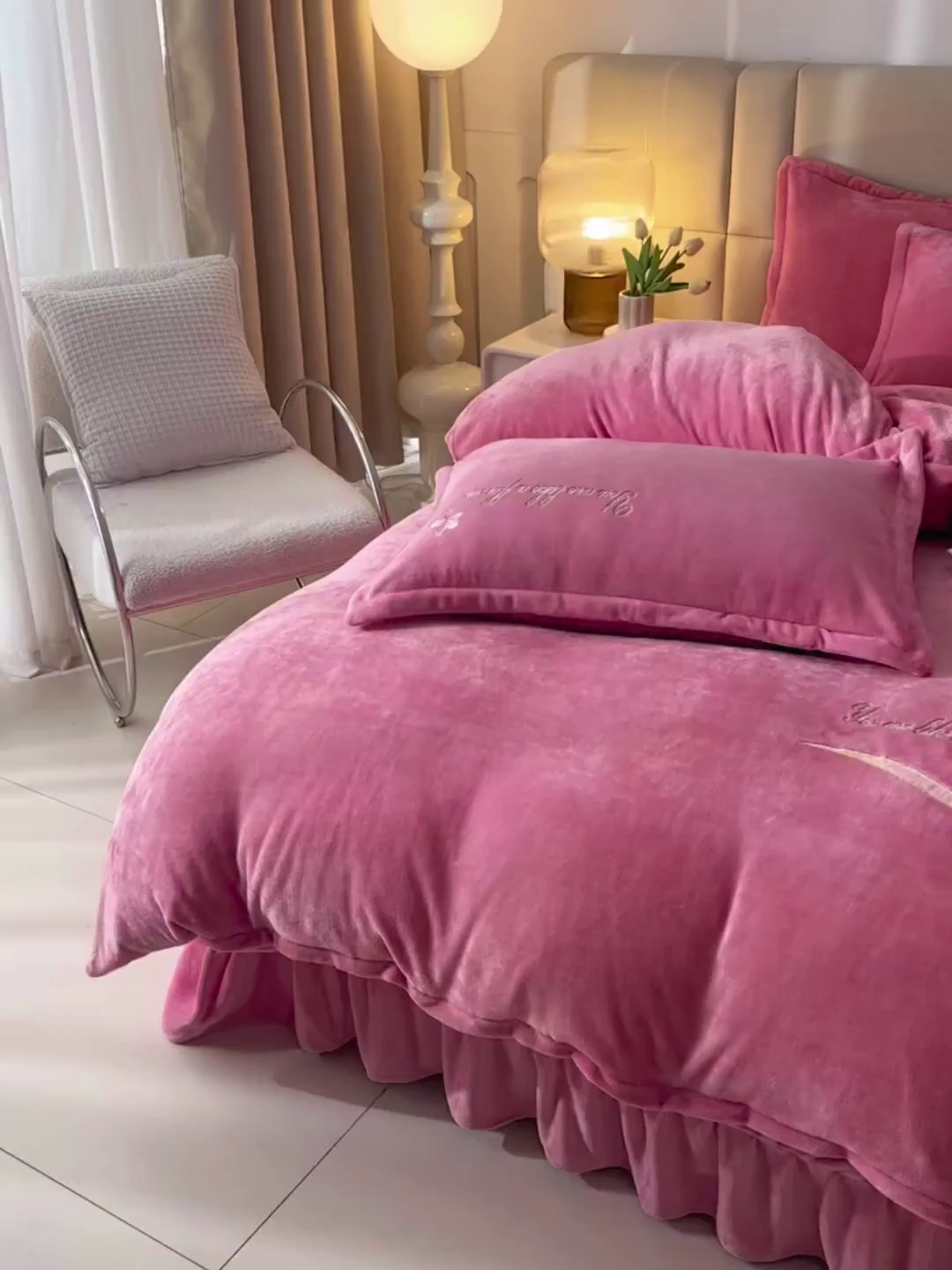 91家纺网 家纺一手货源 找家纺 绣女坊 2025新款高克重牛奶绒刺绣四件套 郁金香-玫粉