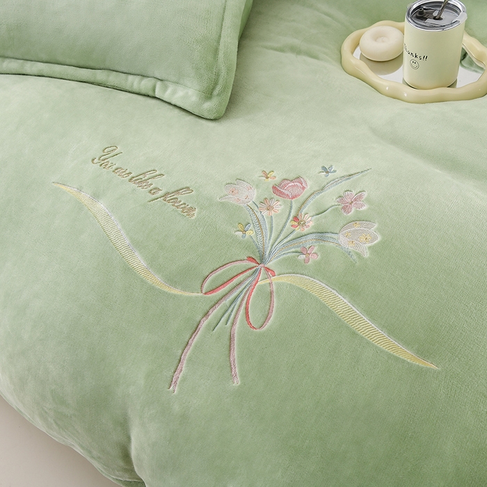 91家纺网 家纺一手货源 找家纺 绣女坊 2025新款高克重牛奶绒刺绣四件套 郁金香-嫩绿