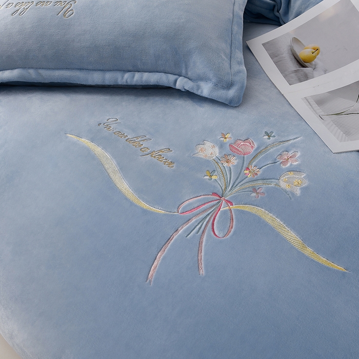 91家纺网 家纺一手货源 找家纺 绣女坊 2025新款高克重牛奶绒刺绣四件套 郁金香-天蓝