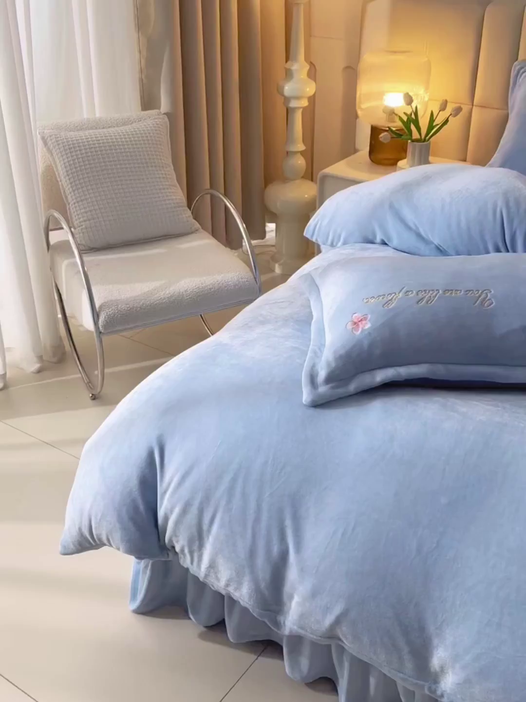 91家纺网 家纺一手货源 找家纺 绣女坊 2025新款高克重牛奶绒刺绣四件套 郁金香-天蓝