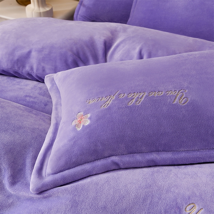 91家纺网 家纺一手货源 找家纺 绣女坊 2025新款高克重牛奶绒刺绣四件套 郁金香-香芋紫