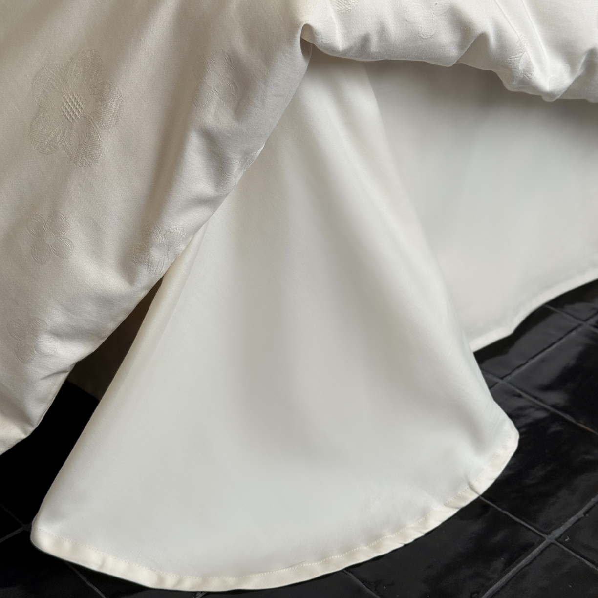 91家纺网 家纺一手货源 找家纺 鹿班家居 2025秋冬款云感超柔厚织提花浮雕系列-溪畔拾星 溪畔拾星-白色（标准会员-20）