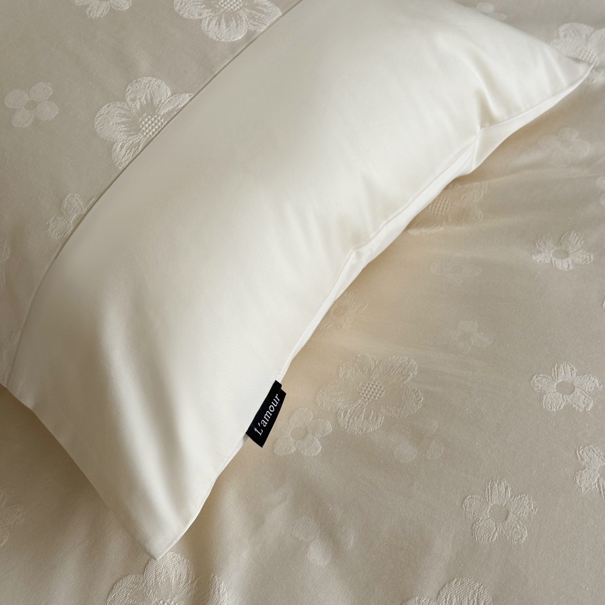 91家纺网 家纺一手货源 找家纺 鹿班家居 2025秋冬款云感超柔厚织提花浮雕系列-溪畔拾星 溪畔拾星-白色（标准会员-20）