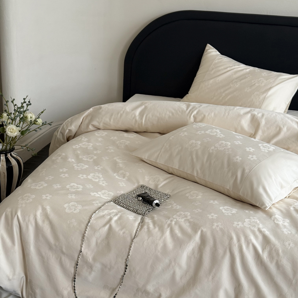 91家纺网 家纺一手货源 找家纺 鹿班家居 2025秋冬款云感超柔厚织提花浮雕系列-溪畔拾星 溪畔拾星-白色（标准会员-20）