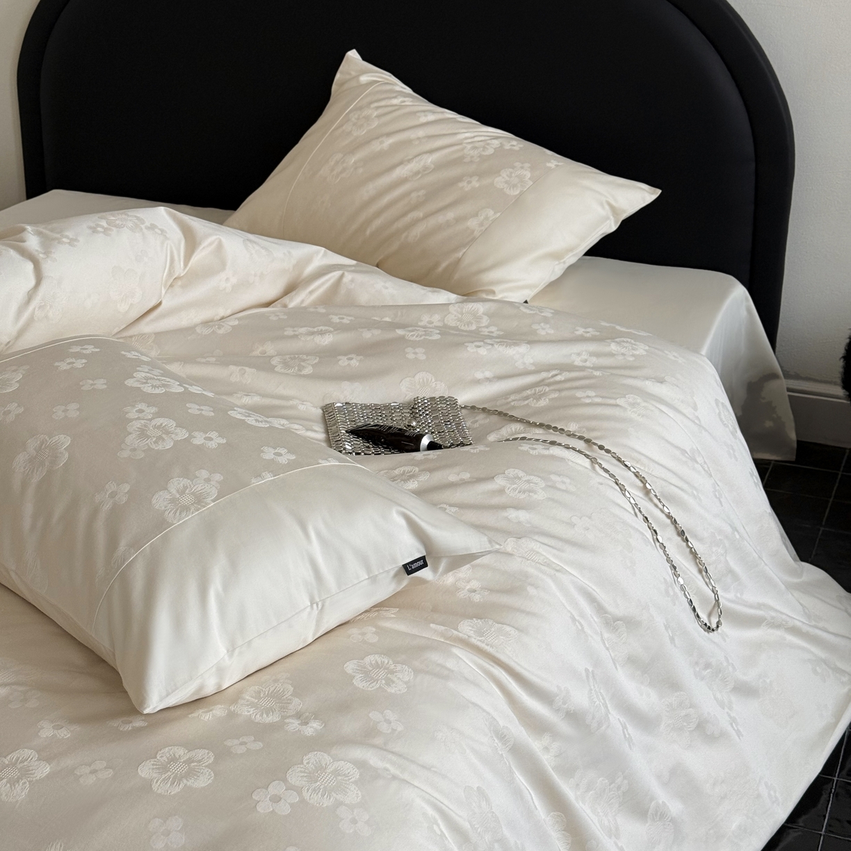 91家纺网 家纺一手货源 找家纺 鹿班家居 2025秋冬款云感超柔厚织提花浮雕系列-溪畔拾星 溪畔拾星-白色（标准会员-20）