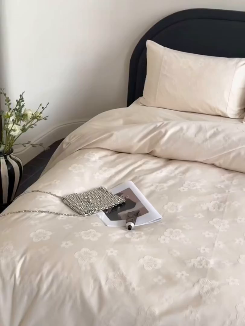 91家纺网 家纺一手货源 找家纺 鹿班家居 2025秋冬款云感超柔厚织提花浮雕系列-溪畔拾星 溪畔拾星-白色（标准会员-20）